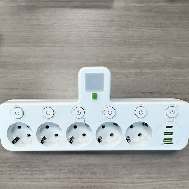 🔌Adaptador de corriente europeo con 4 tomas de corriente: interruptores independientes, diseño compacto y máxima seguridad.